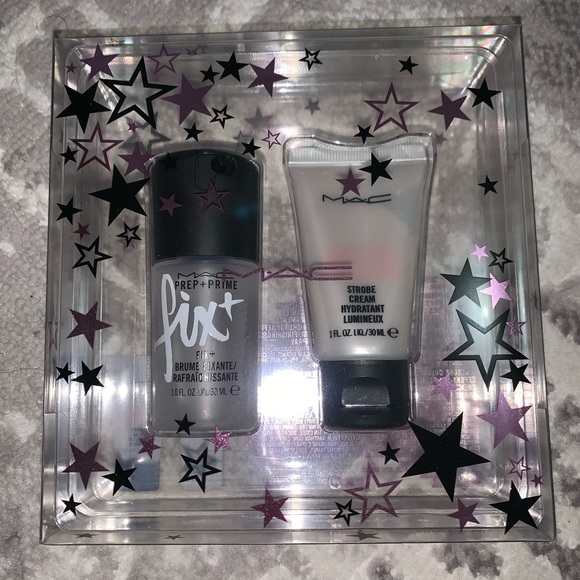 MAC Cosmetics Stars of Skincare Kit - Picture 1 of 3